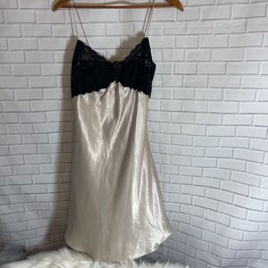 VS VTG Gold Label Black Lace Bodice Chemise Sz L